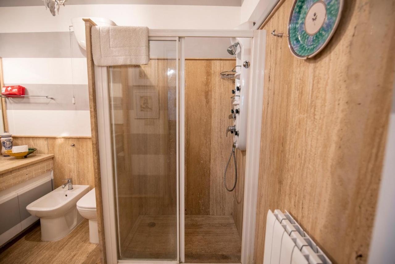Maniace Apartment