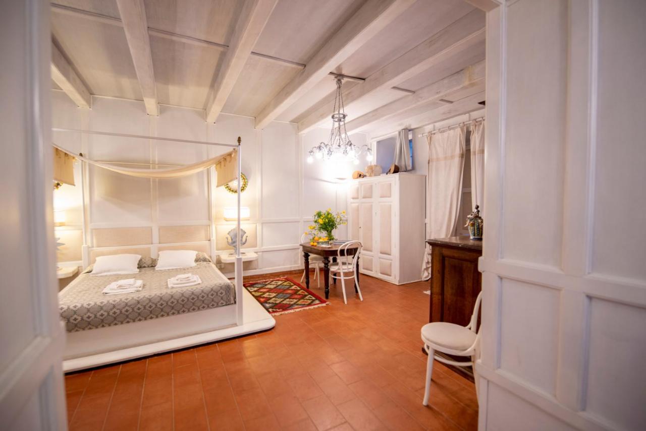 Apartment Maniace