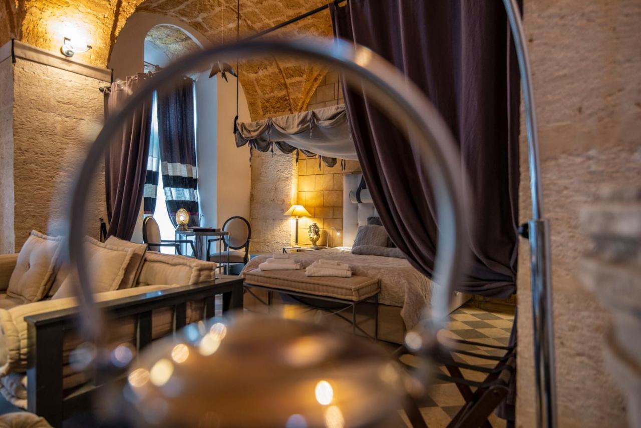 Maniace Apartment