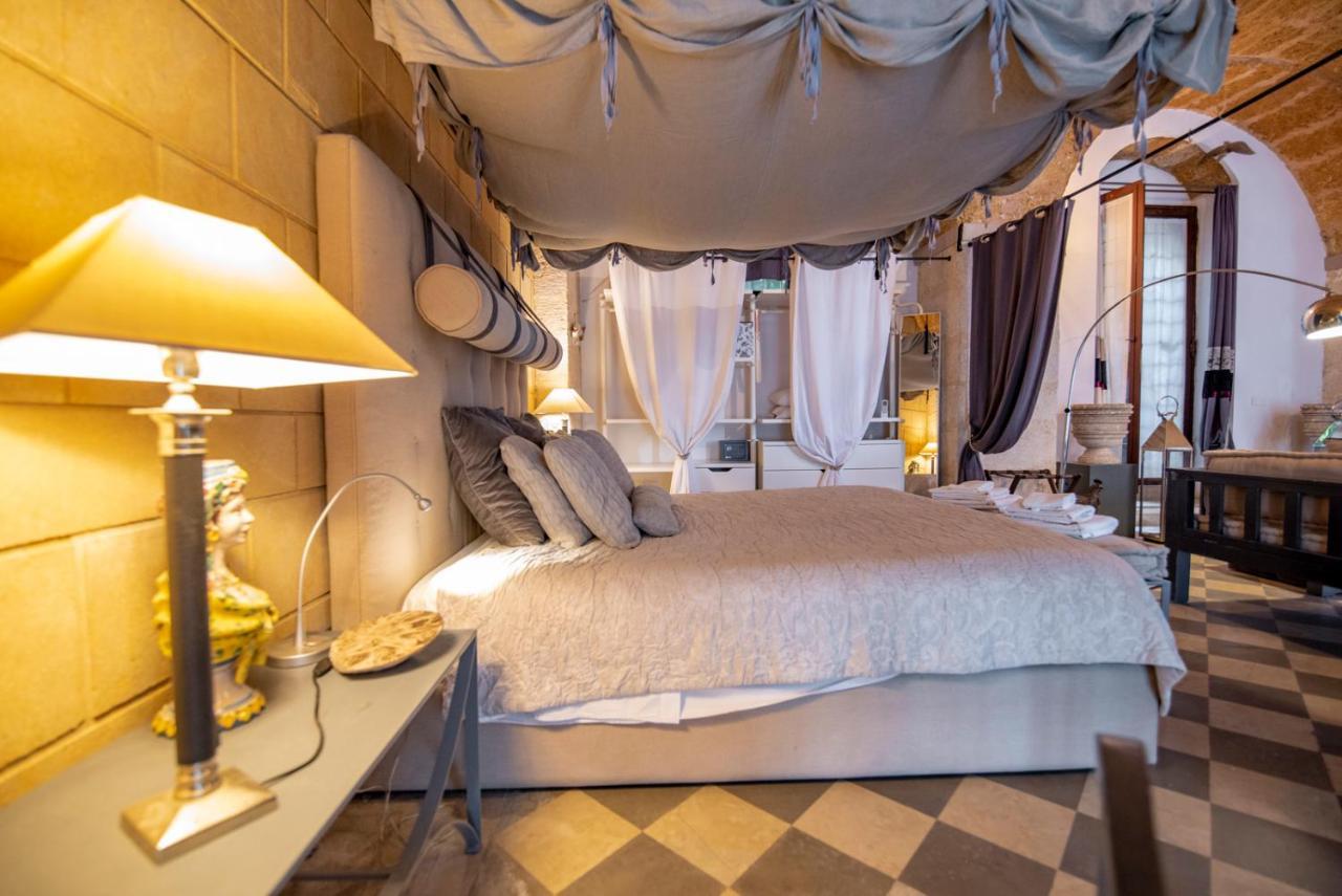 Maniace Apartment