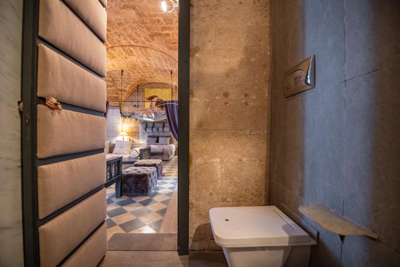Apartment Maniace