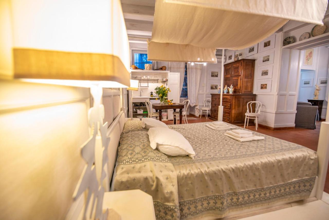Maniace Apartment