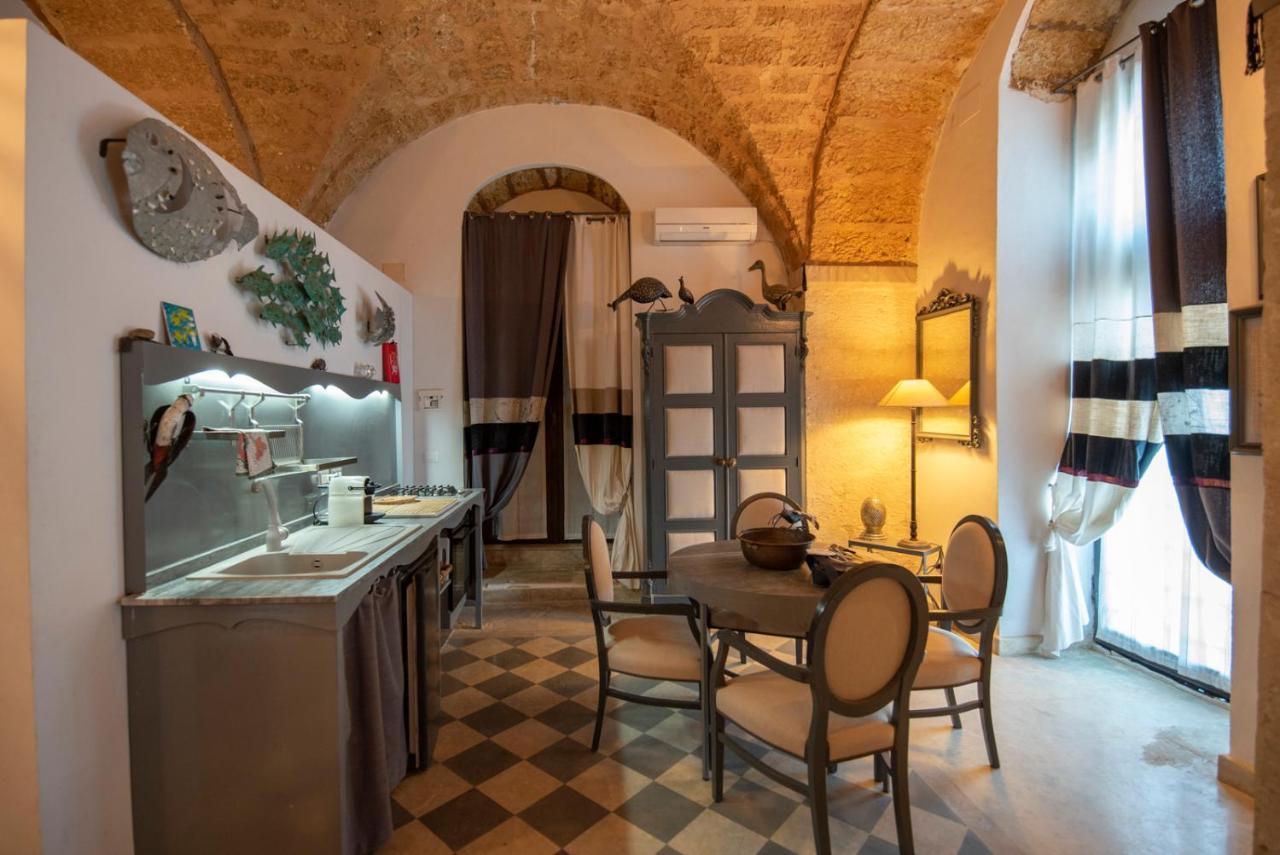 Apartment Maniace