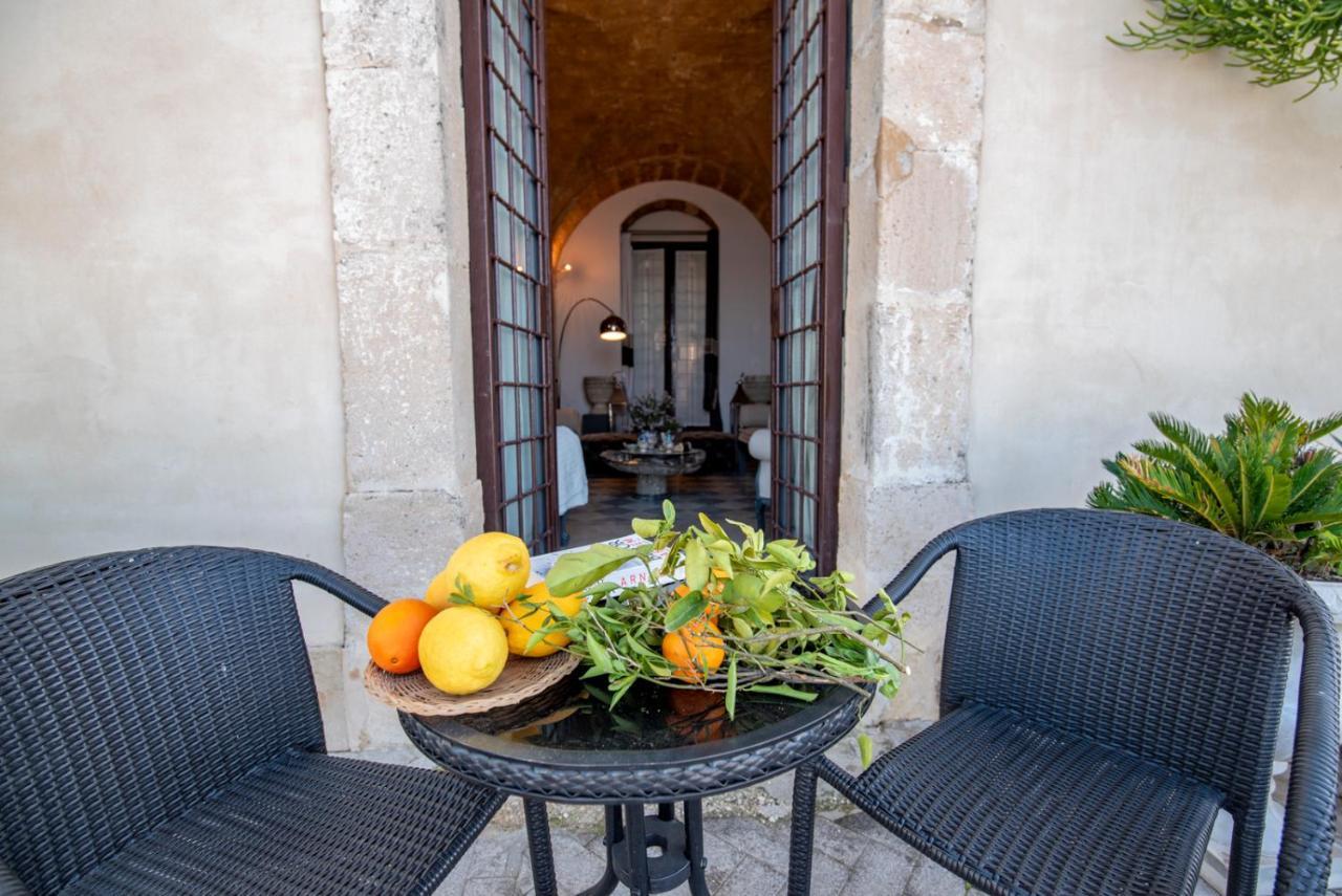 Apartment Maniace