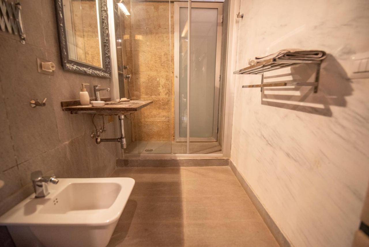 Maniace Apartment *