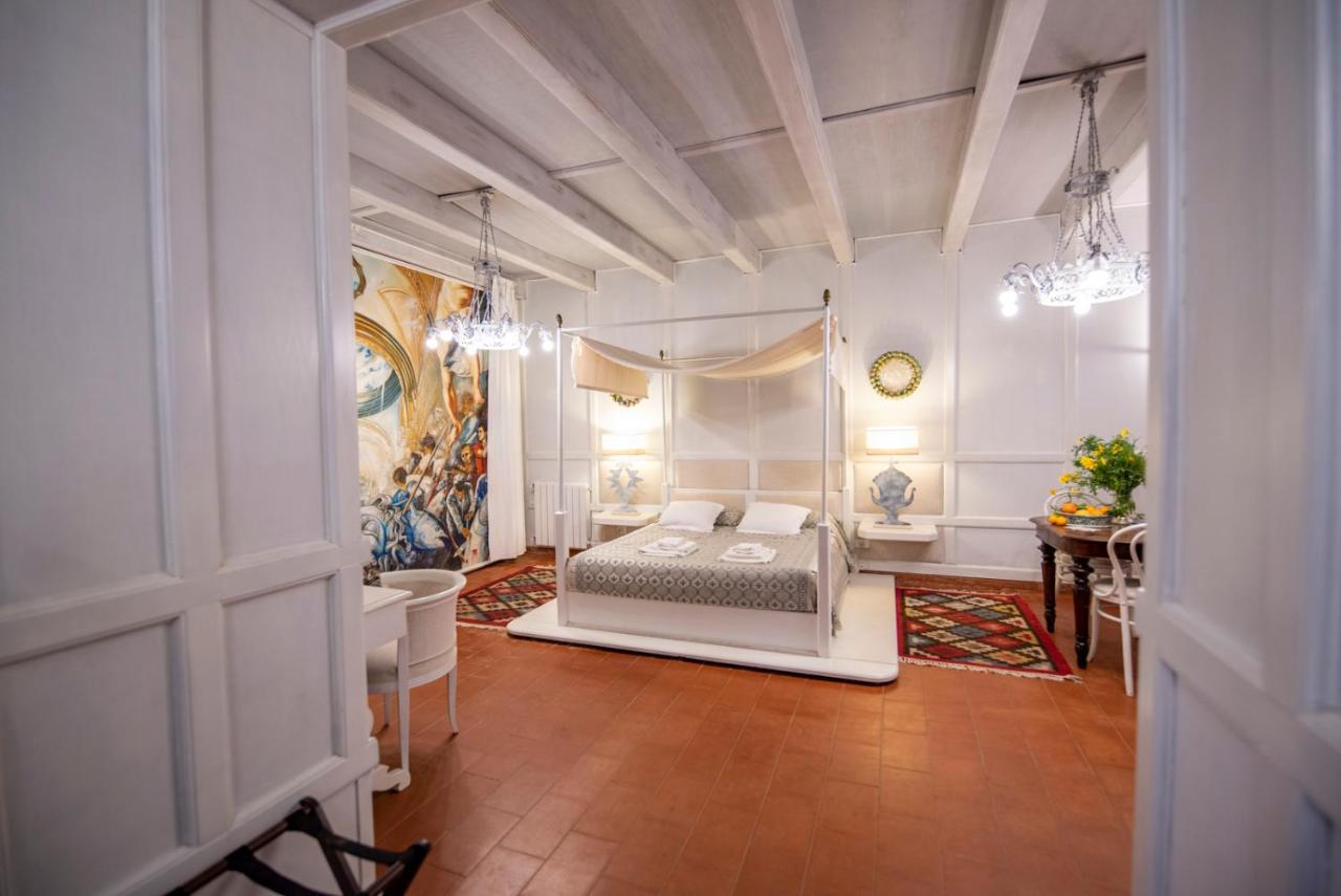 Maniace Apartment *