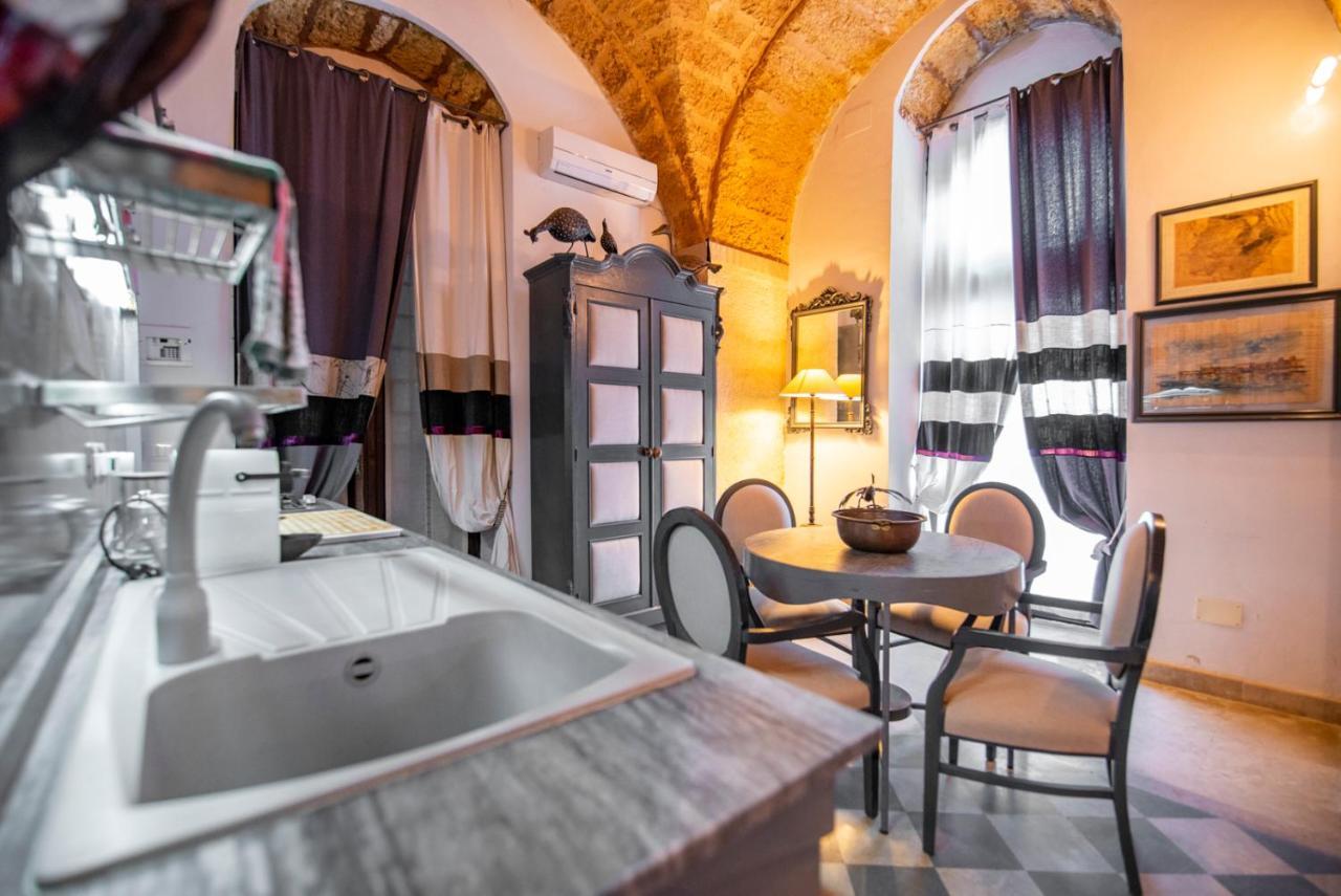 Maniace Apartment *