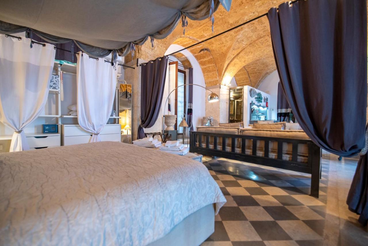 Maniace Apartment