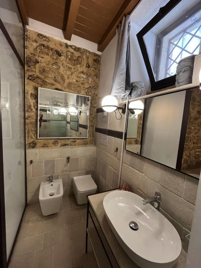 Maniace Apartment