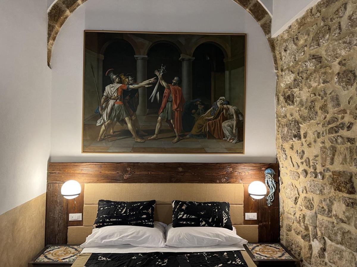 Apartment Maniace