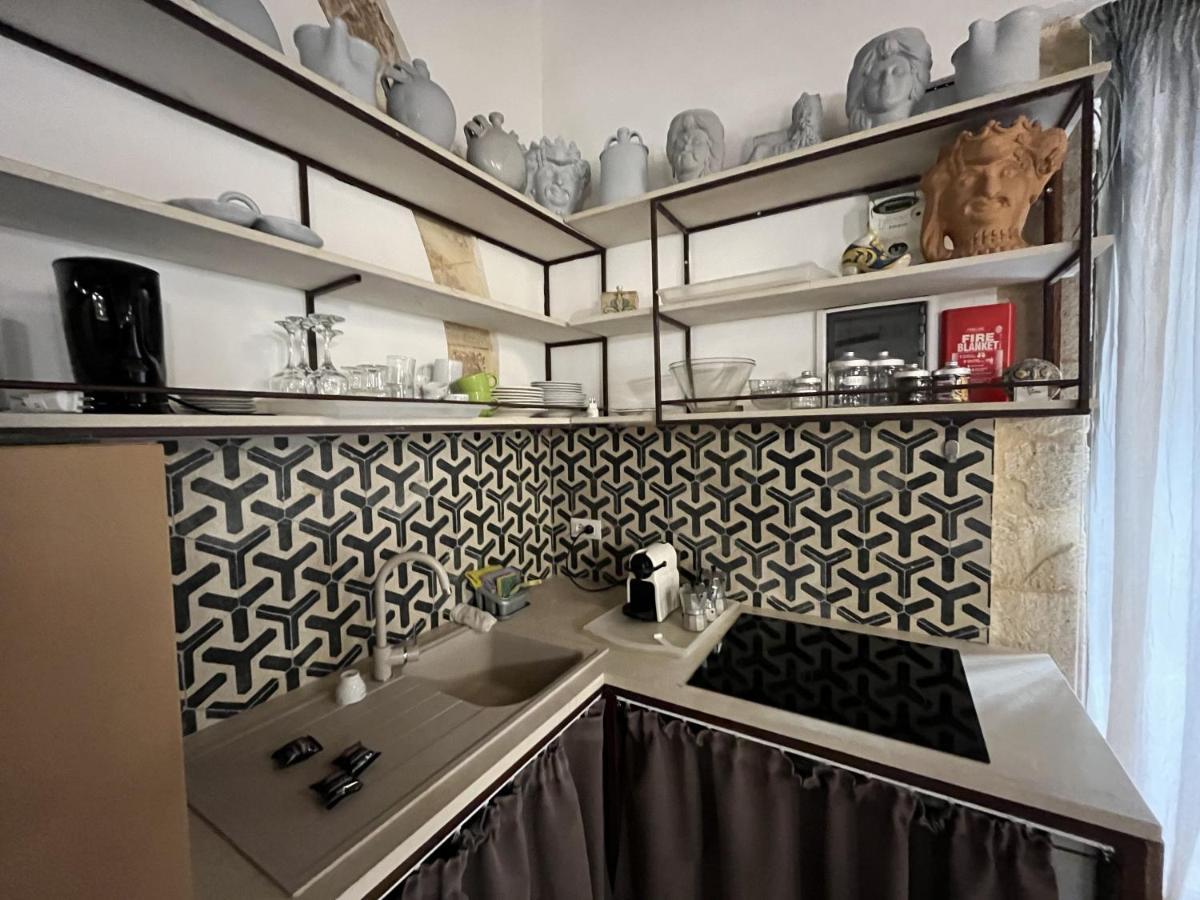 Maniace Apartment